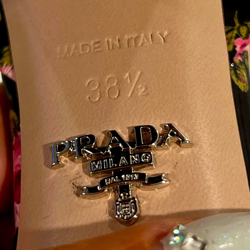 ‼️SOLD ‼️Prada Floral-Print Patent Leather NWT
Size 38:5🌹 - Picture 11 of 12